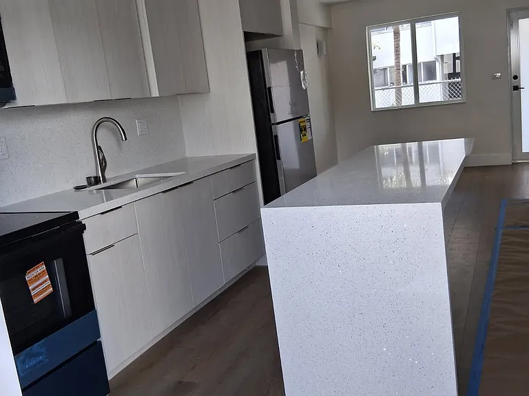 1904 SW 17th Ave #10 — Photo 2