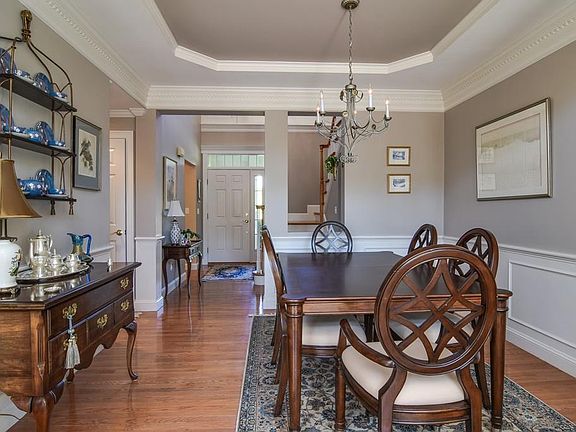 5th image of 73 Carriage Hill Cir