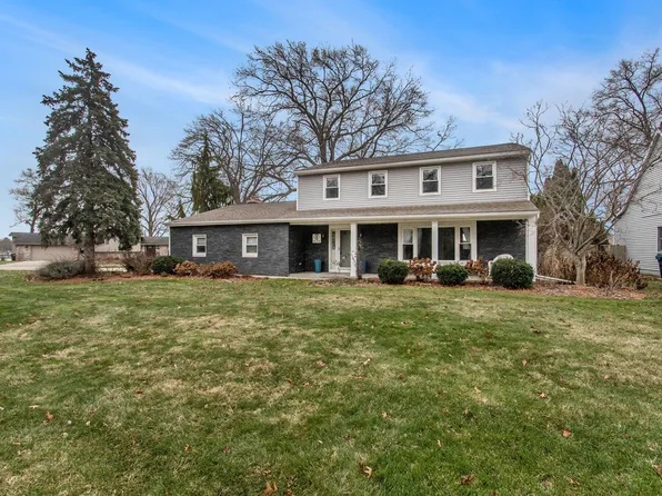 16118 Harbor View Dr, Spring Lake, MI 49456