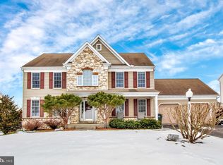 35 Surrey Ln, York, PA 17402