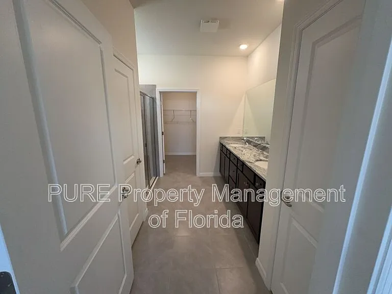 4122 NW 48th Terrace Rd — Photo 35