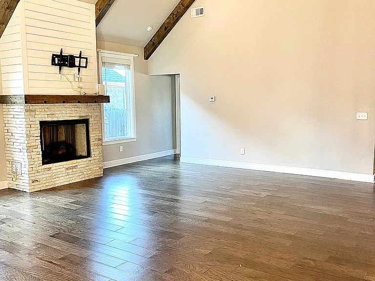 1411 Eureka Rd — Photo 4