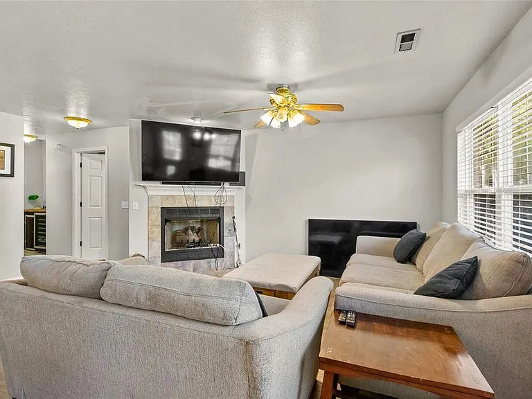 907 W Peachtree Dr — Photo 5
