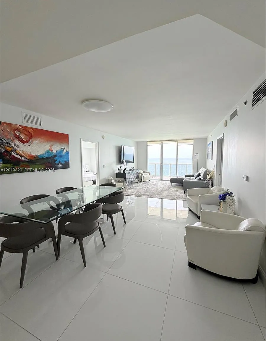 3 bed, 1841 sqft, $6,000 — Photo 1