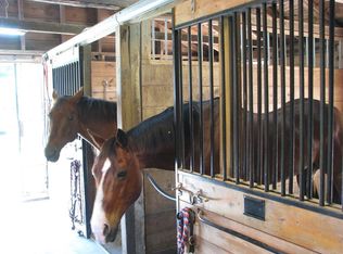 48 Pine St, Rochester, MA 02770