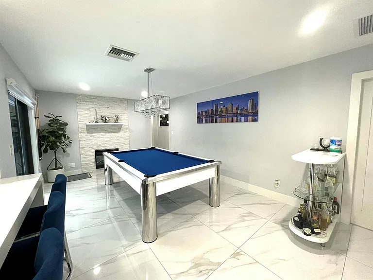 625 W Tropical Way — Photo 3