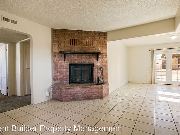 4th image of 2742 Montclaire Dr NE