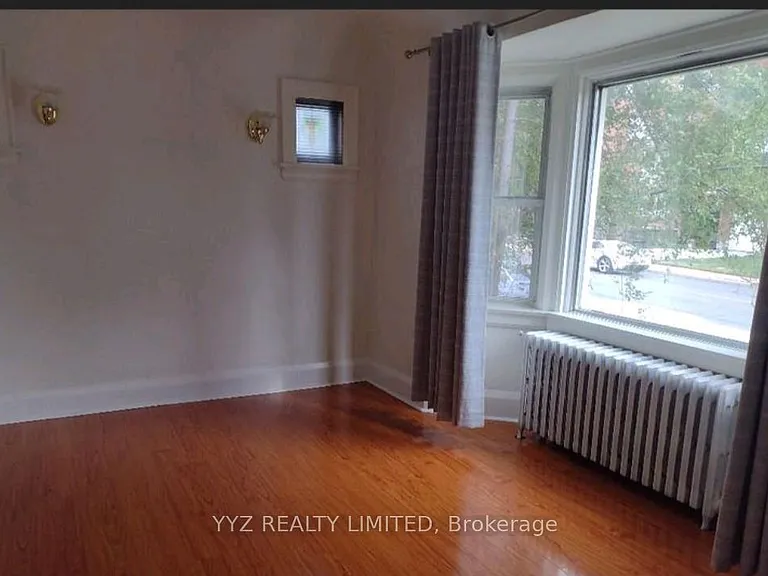 590 Glencairn Ave W — Photo 2