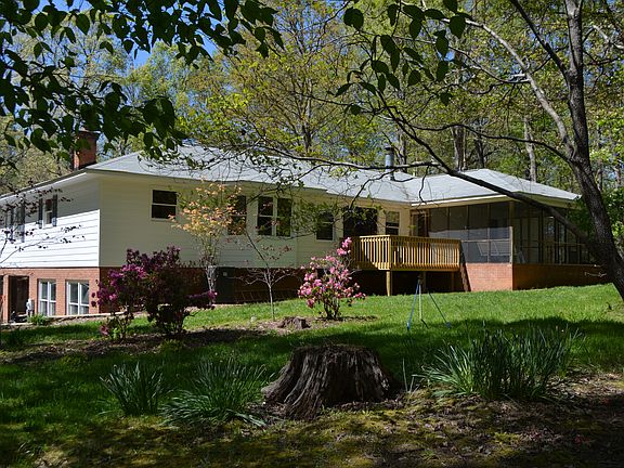 View of the back of the hous