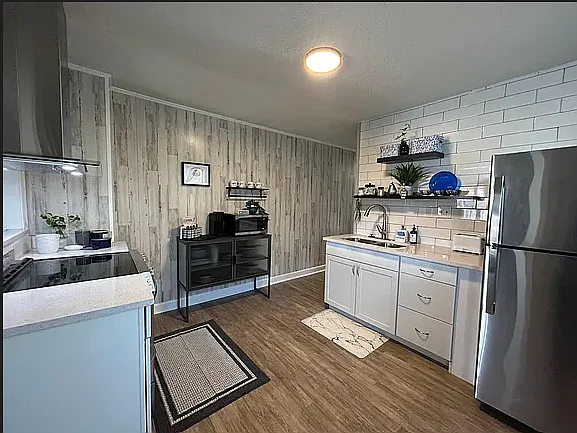 2088 Oliver Ave — Photo 3