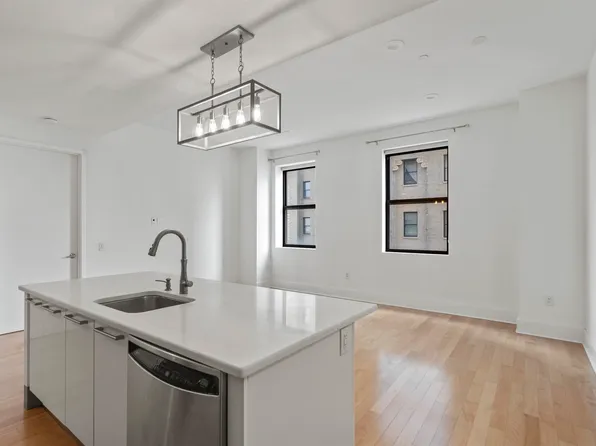4 Beacon Way APT 704, Jersey City, NJ 07304