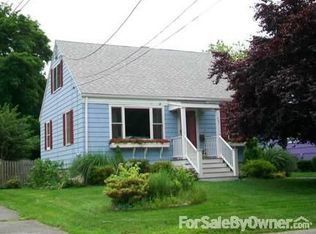 867 Riverside Dr, Fairfield, CT 06824