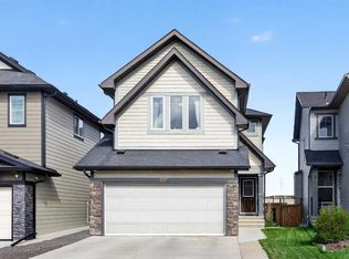 277 SE Panton Way NW, Calgary, AB T3K 0X4