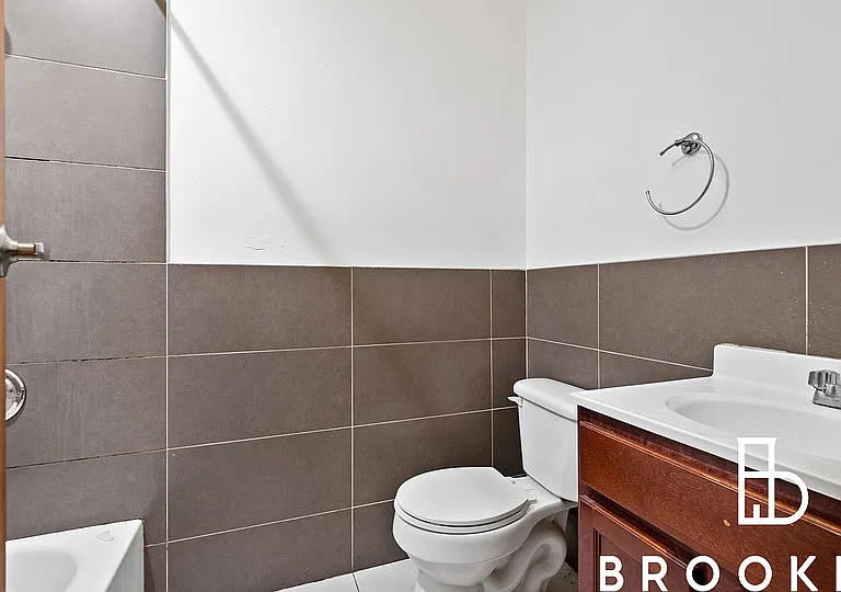 1505 Gates Ave #1B — Photo 9