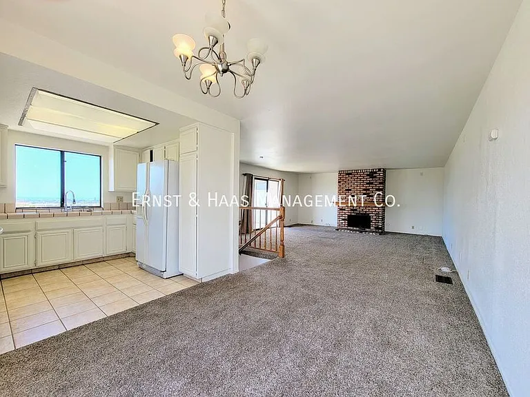 2755 E Hill St — Photo 11