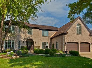 1312 E Camelot Ct, Arlington Heights, IL