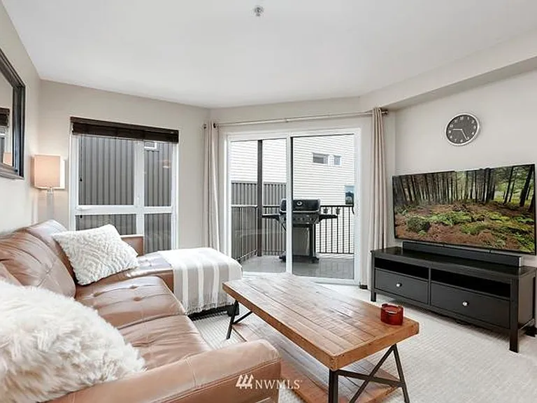 4020 Aurora Ave N #303 — Photo 9