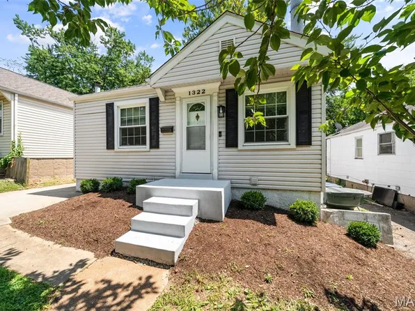 1322 Fairmount Ct, Saint Louis, MO 63139