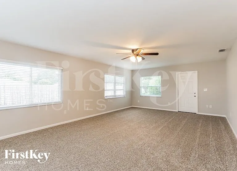 1795 Suffolk Dr — Photo 6
