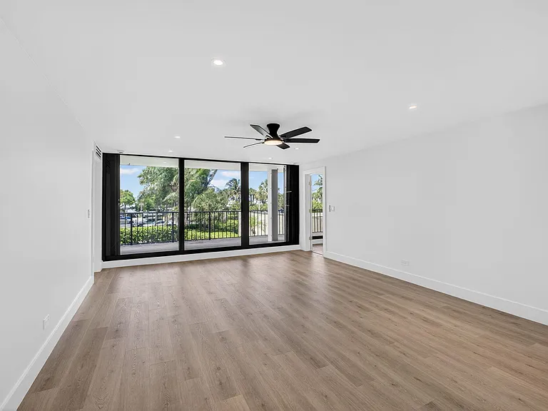 136 Lakeshore Dr — Photo 13