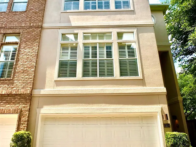 2104 Bancroft St — Photo 36