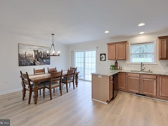 5th image of 710 Keller Dr
