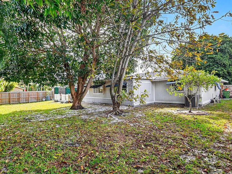 320 Riverdale Rd — Photo 43