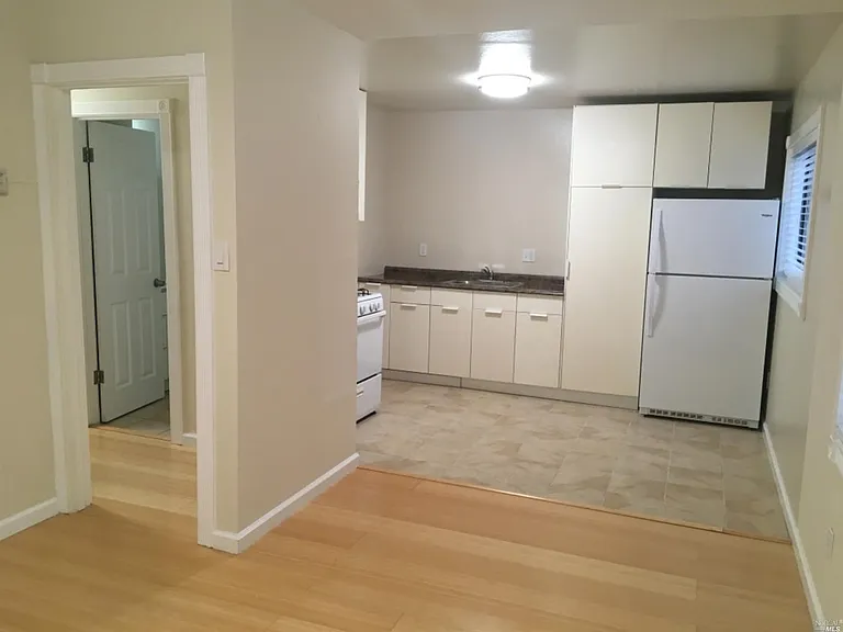 454 Carter St #A — Photo 3