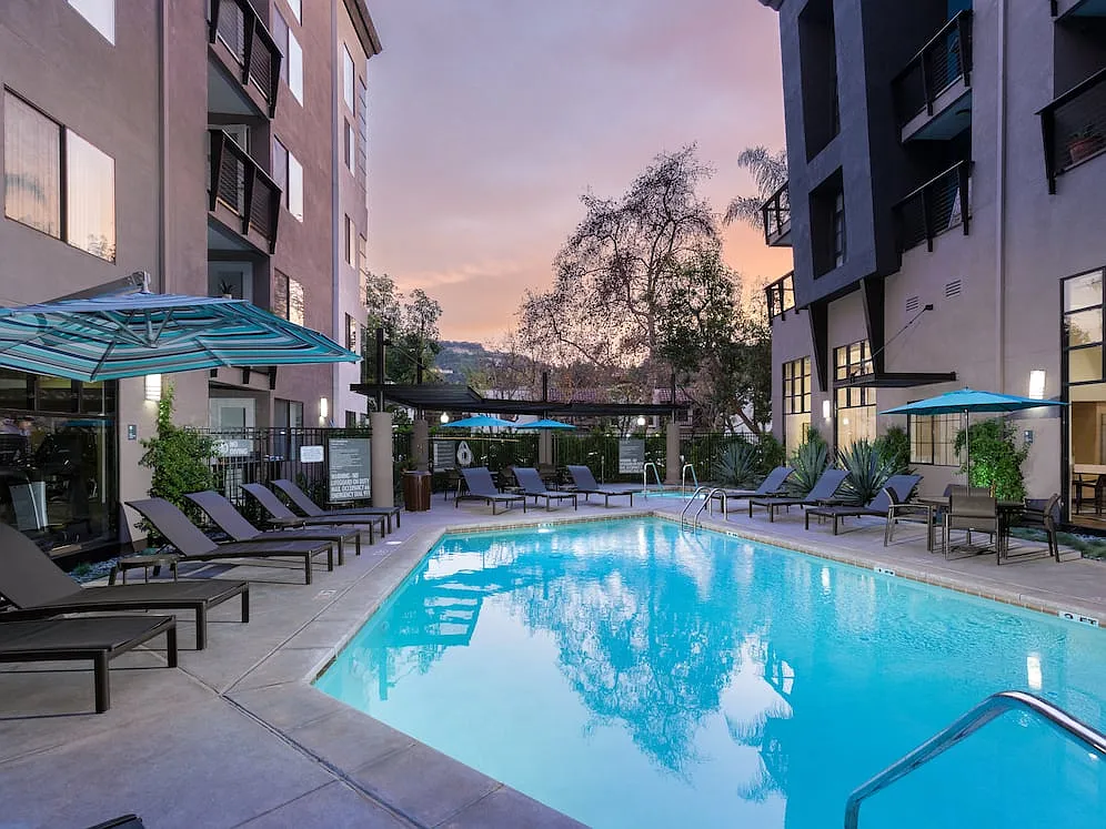 Avalon Studio City — Photo 1