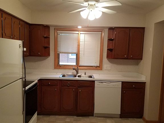 3rd image of 712 Medford Dr
