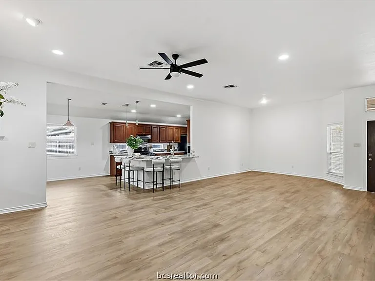 5310 Draycott Ct — Photo 9