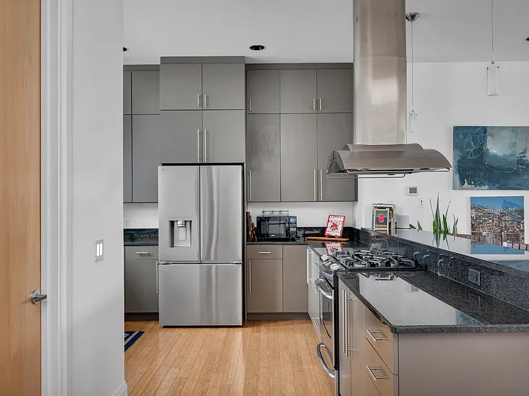 334 Van Buren St — Photo 15
