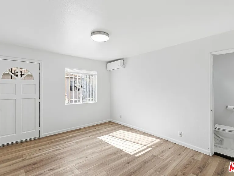 2542 Thurman Ave — Photo 3