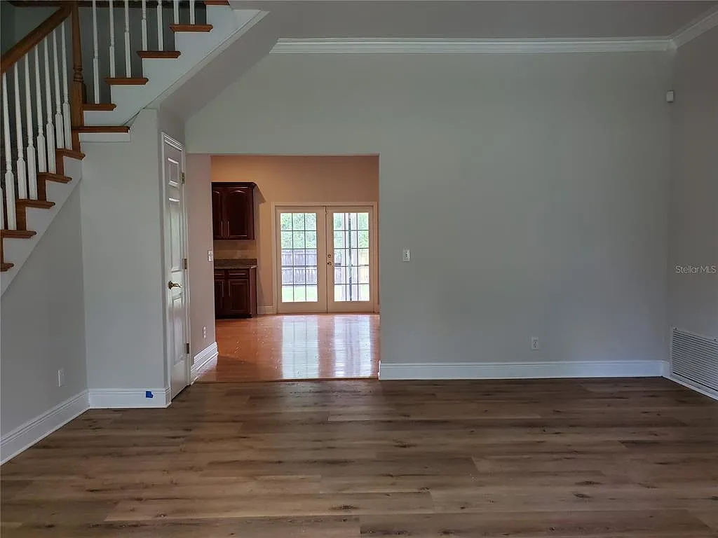 5 bed, 4.5 bath, 3961 sqft, $4,500 — Photo 2