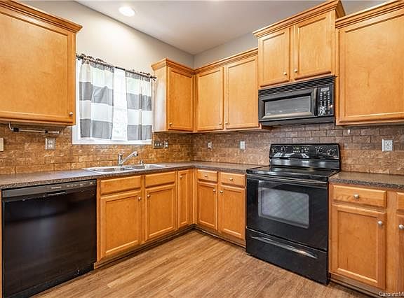5th image of 111 Charing Pl