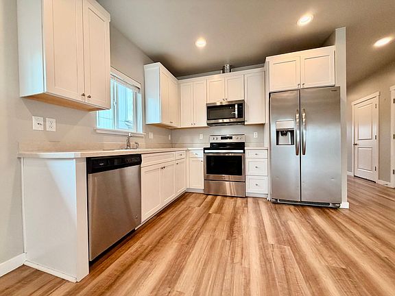3rd image of 16439 Bassett Dr