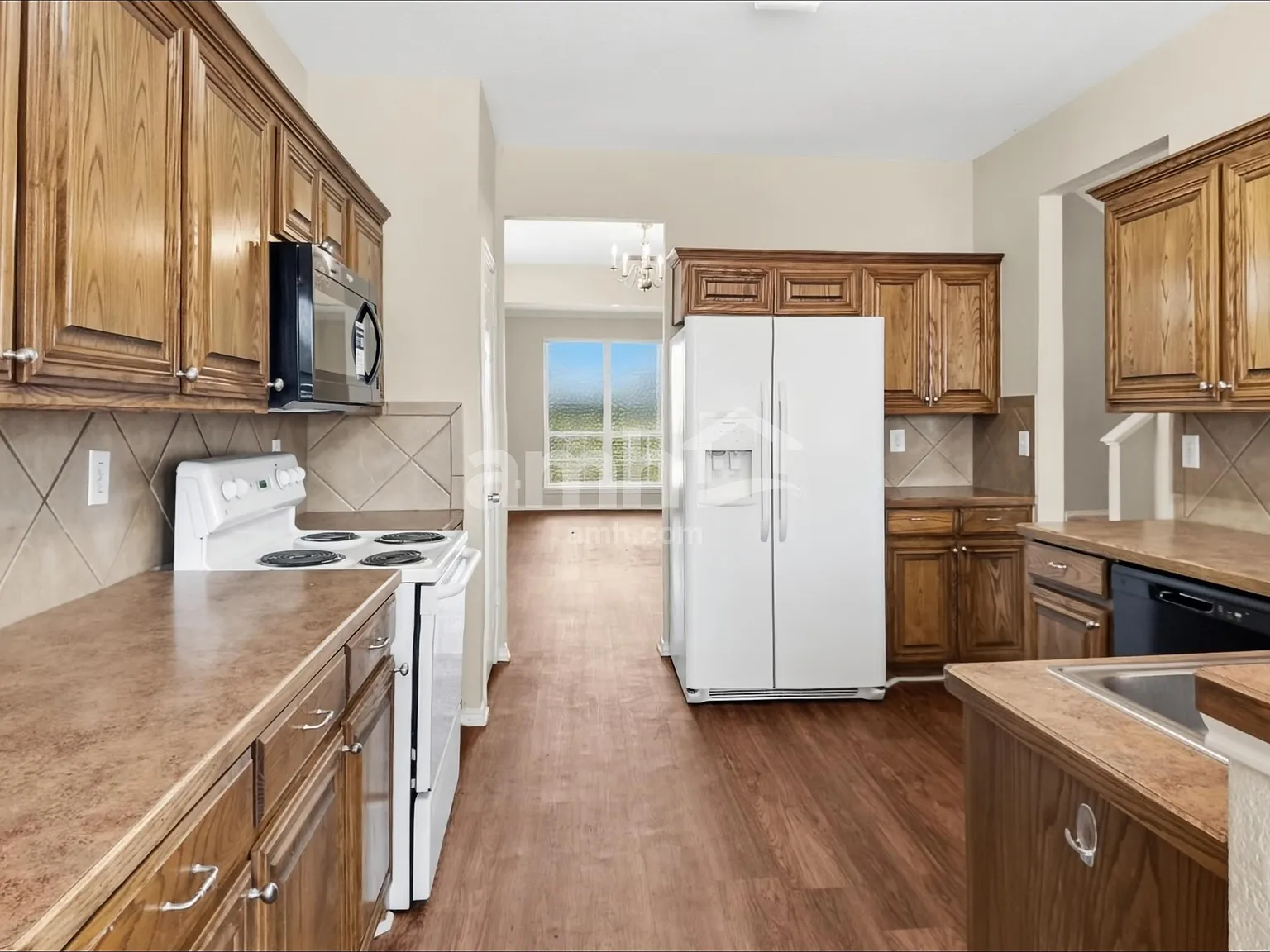 5 bed, 3.5 bath, 2721 sqft, $2,095 — Photo 3