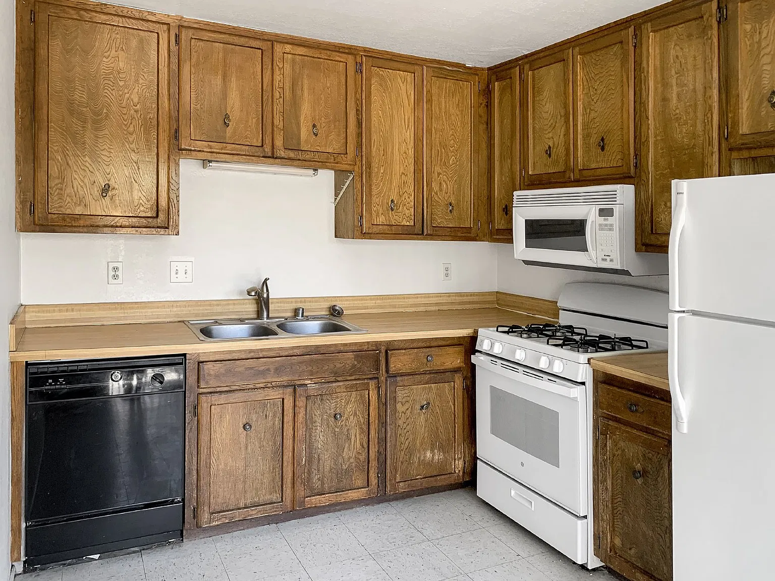 2 bed, 1.0 bath, 760 sqft, $900 — Photo 3