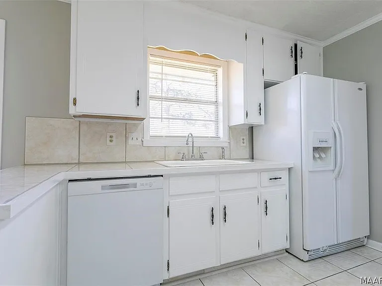 110 Diane Dr — Photo 16