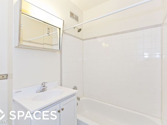 5th image of 5736 N Winthrop Ave #5746-304
