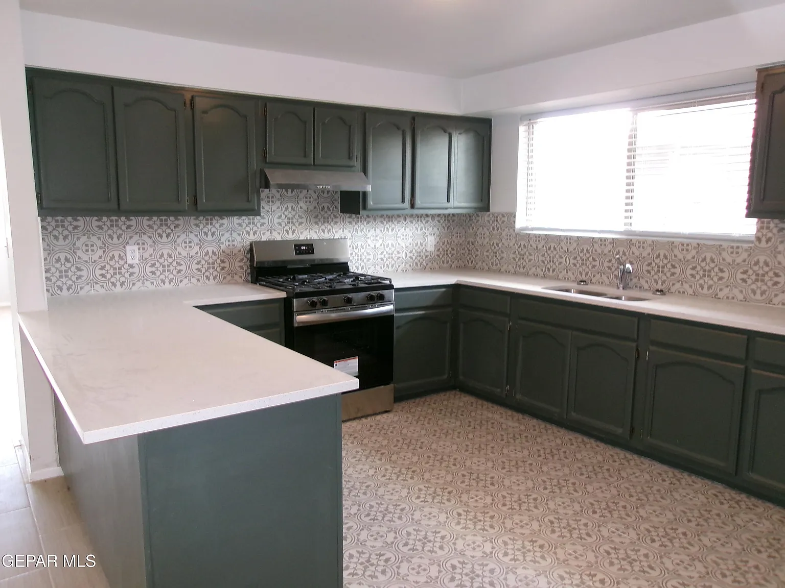 2 bed, 2.5 bath, 2000 sqft, $1,850 — Photo 3