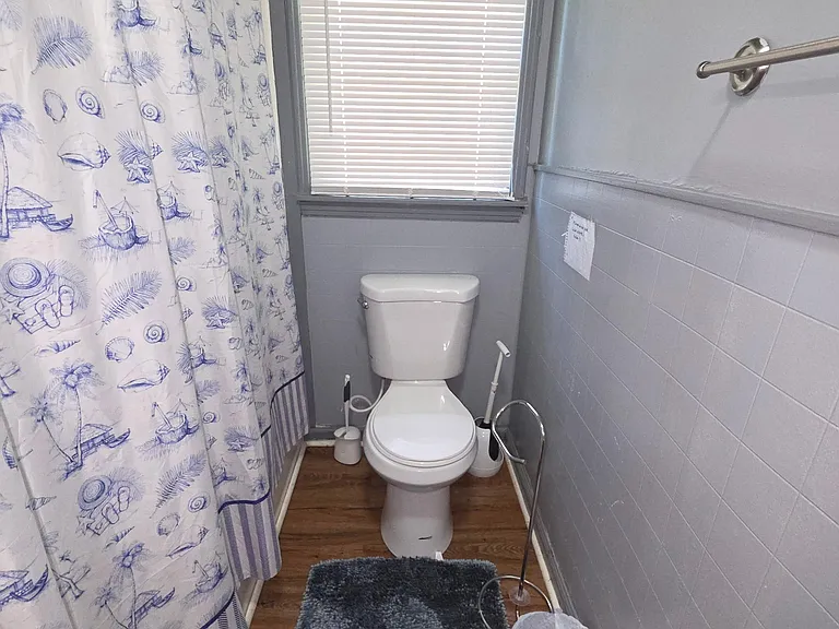 1387 E Jefferson St — Photo 28