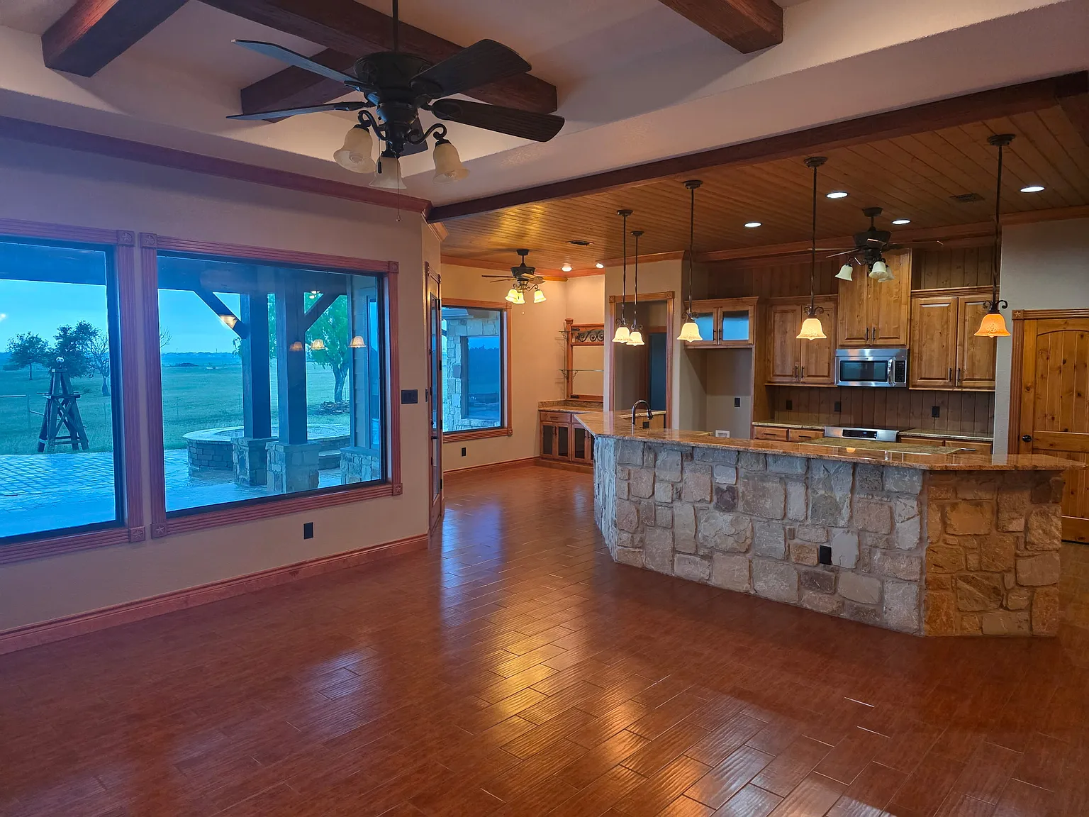 3 bed, 2.5 bath, 2945 sqft, $2,995 — Photo 4