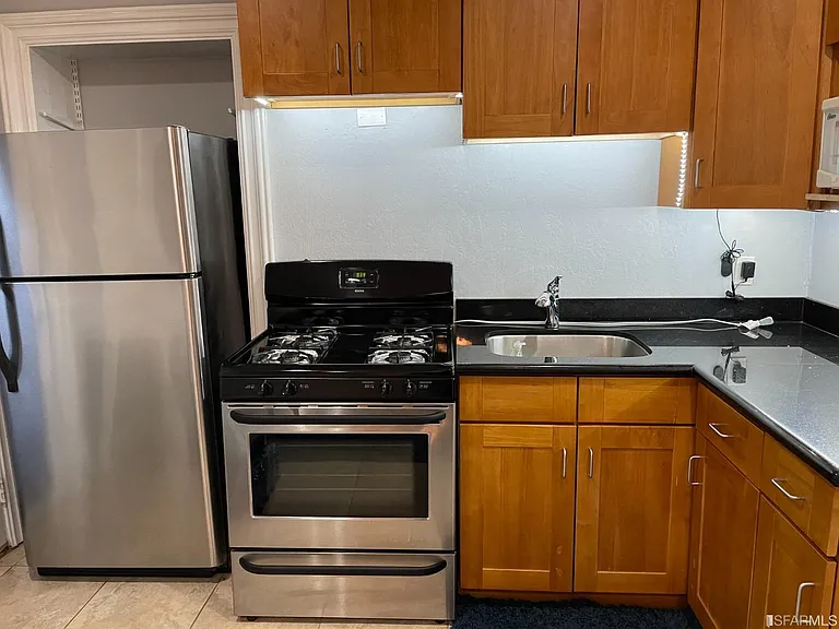 2836 Franklin St — Photo 1