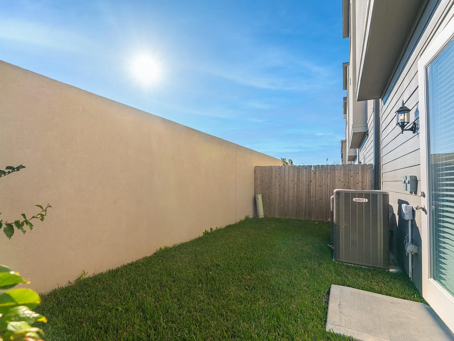 2 bed, 2.5 bath, 1544 sqft, $2,150 — Photo 2
