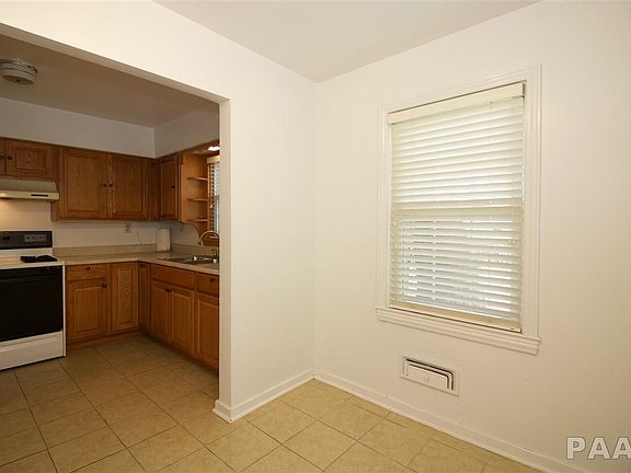 5th image of 2402 N Gale Ave