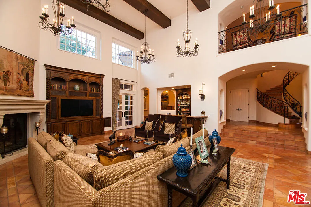 6 bed, 5.5 bath, 9600 sqft, $60,000 — Photo 4
