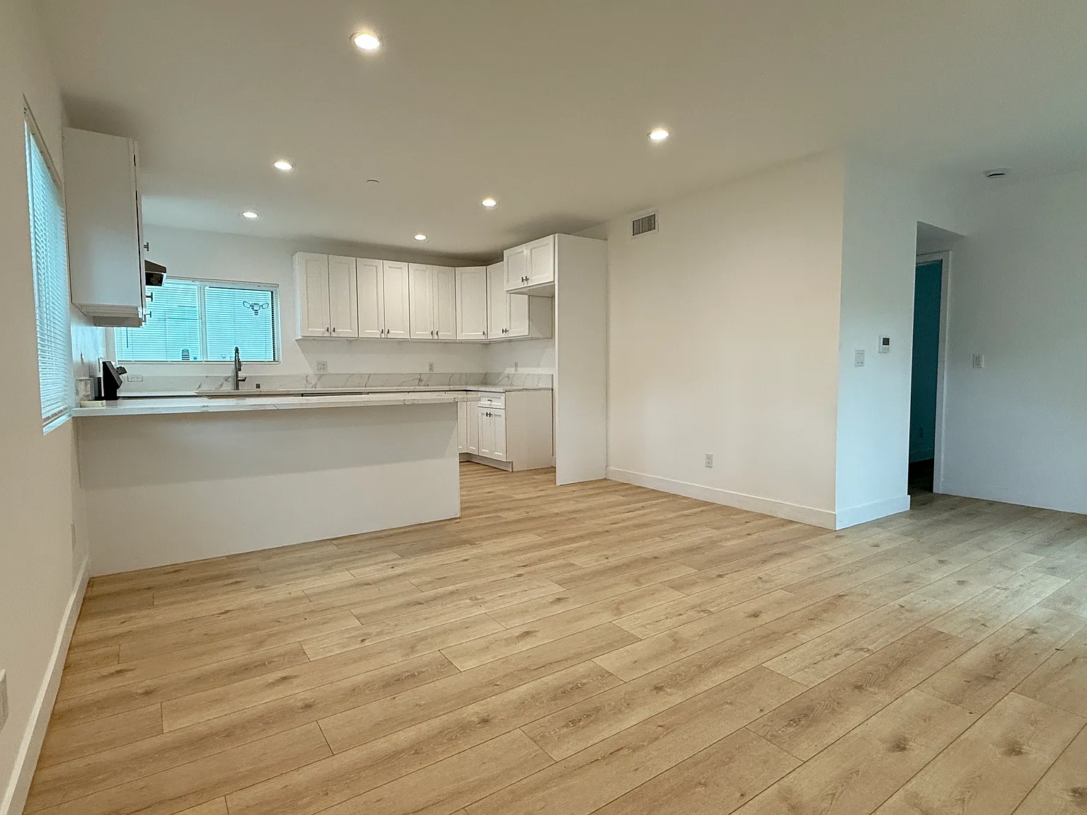 2 bed, 860 sqft, $2,850 — Photo 2