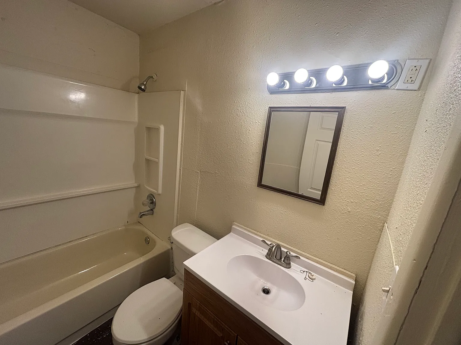 3 bed, 1160 sqft, $750 — Photo 4