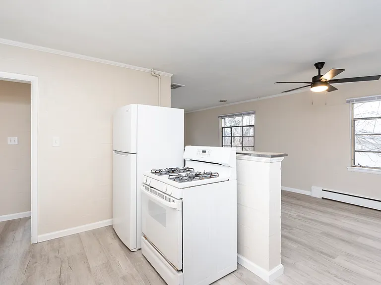 208 N Jefferson St — Photo 12
